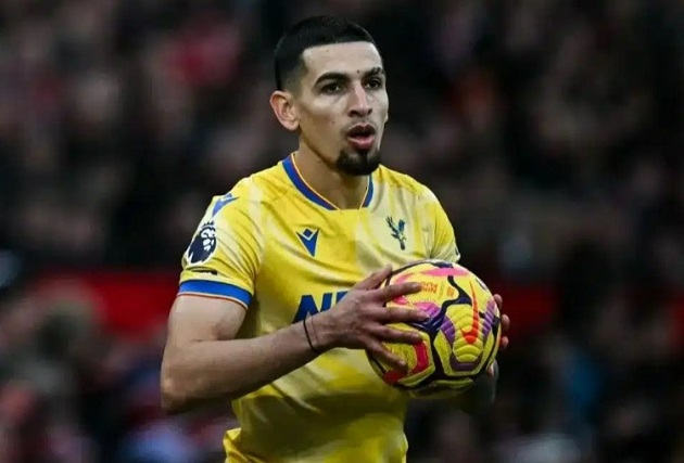 Chelsea đưa Daniel Munoz vào danh sách mua sắm trong tháng 1