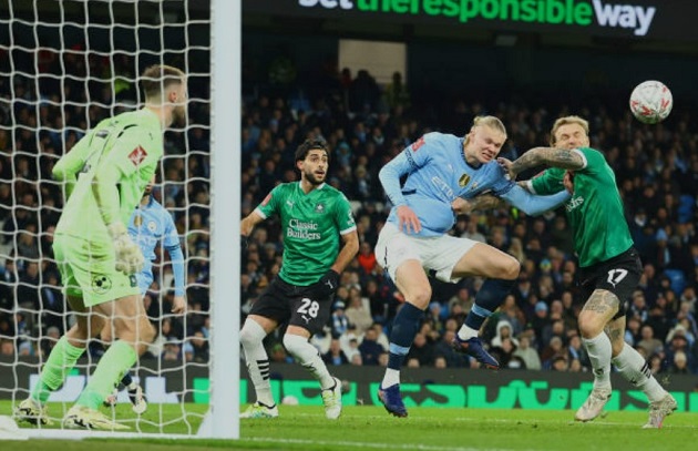 20 cú sút trượt: Pep đổ lỗi cho bóng Mitre ở FA Cup