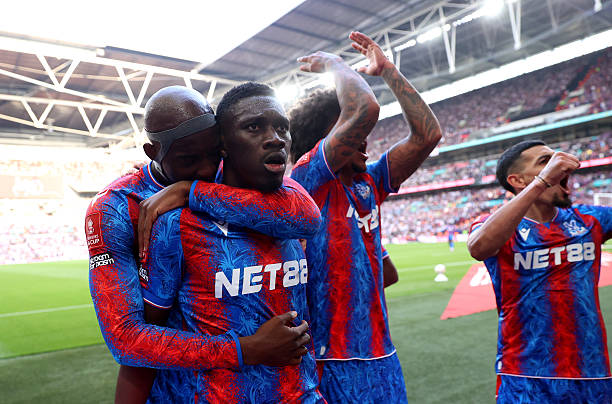 Crystal Palace 3-0 Aston Villa: Gục ngã vì sai lầm cá nhân; “Hung thần” của Emery