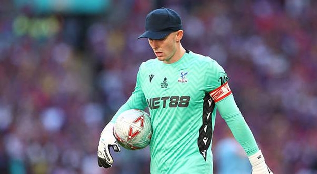 Pep chỉ trích Henderson câu giờ sau trận thua của Man City