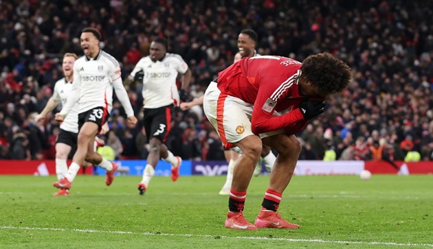 Phản ứng của ban huấn luyện Man Utd lột tả về mùa giải đầy rẫy sự bất lực