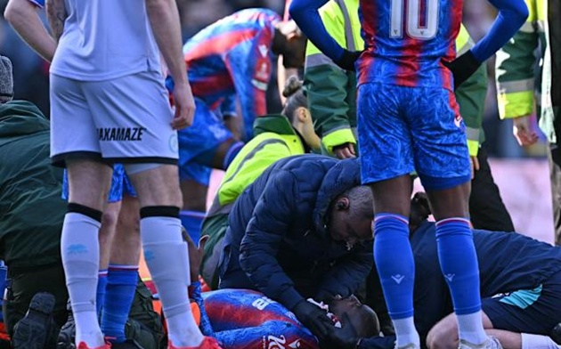 Phản ứng của sao Premier League sau chấn thương nghiêm trọng