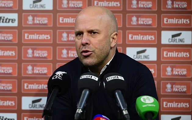 Slot cập nhật tình hình chấn thương của Gomez sau khi Liverpool bị loại ở FA Cup