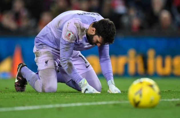 Alisson mắc sai lầm, Klopp nói điều khiến NHM gật đầu