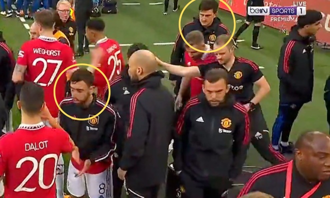 Cổ động viên đòi tước băng đội trưởng của Maguire