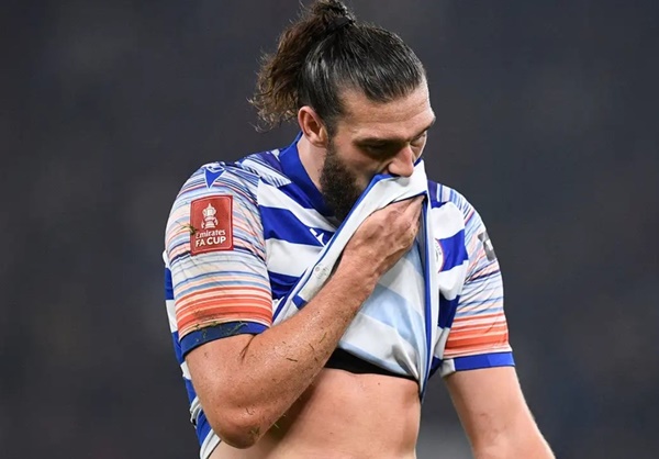 Cựu sao tuyển Anh bị chỉ trích vì phạm lỗi với Casemiro