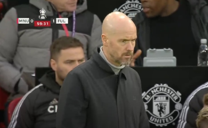 Ten Hag bực tức ném kẹo cao su, sao M.U lập tức ‘lên đồng’