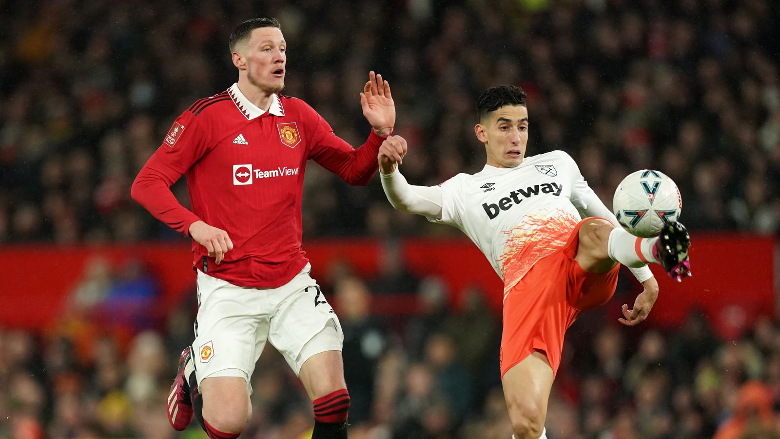 Ten Hag dùng Rashford để làm gương cho Wout Weghorst