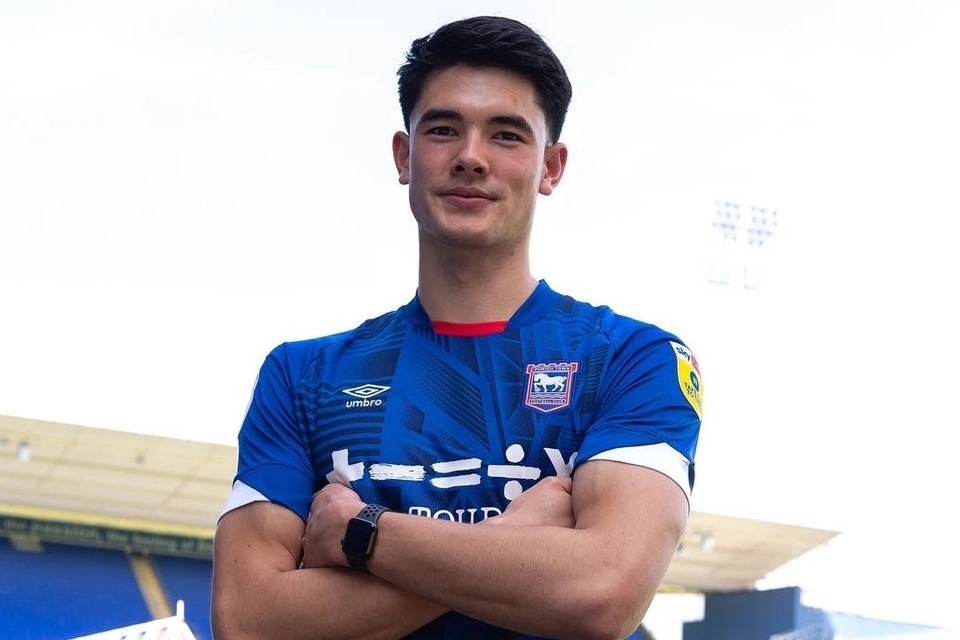 Trung vệ cao 1,94 m lập cột mốc mới cho bóng đá Indonesia tại Anh