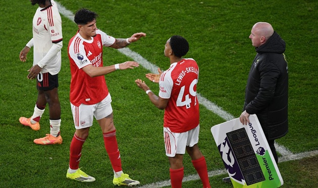 Arteta thừa nhận chưa rõ chấn thương của Hincapie