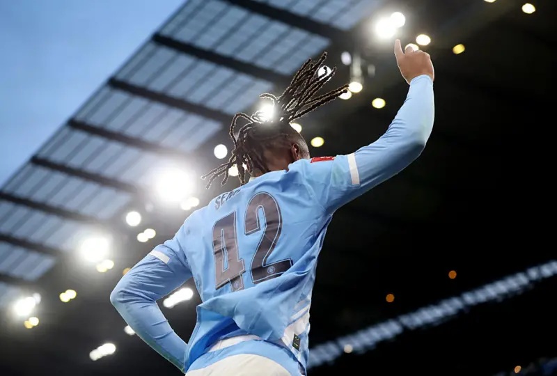 BBC ca ngợi khởi đầu như mơ của Semenyo tại Man City