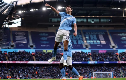 Max Alleyne ghi bàn ngay lần đá chính thứ hai cho Man City