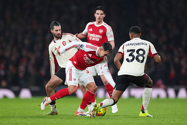 Sol Campbell giải mã nguyên nhân khiến Liverpool sa sút